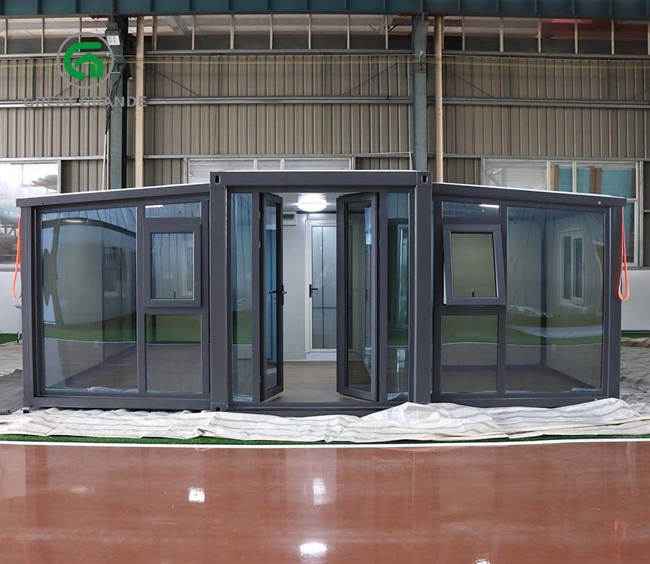 20FT حاوية قابلة للتوسع تصميم المنزل الإطار الأسود لوحة الحائط السوداء EPS باب الزجاج المقاوم