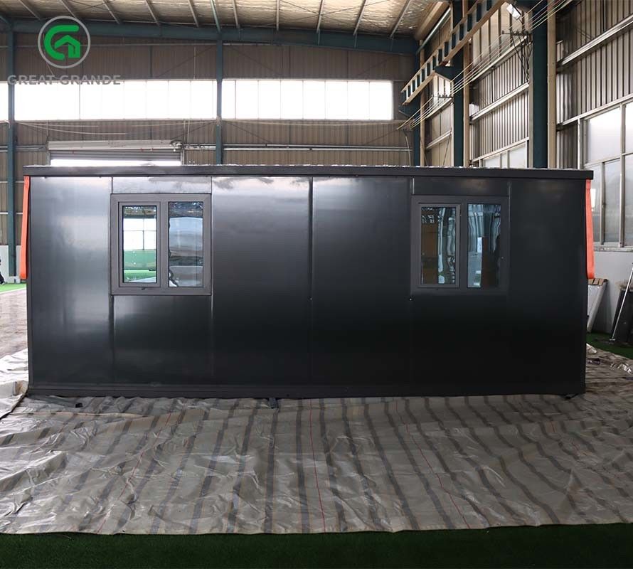 20FT حاوية قابلة للتوسع تصميم المنزل الإطار الأسود لوحة الحائط السوداء EPS باب الزجاج المقاوم